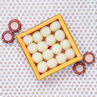 4 Diyas with Rasgulla Box